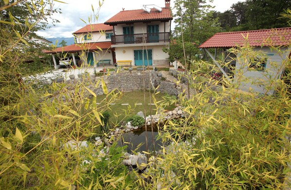 Front of property - Villa Salamander (Komen)