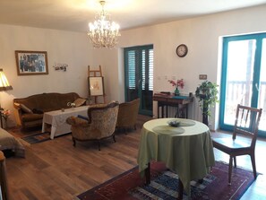 Flat-screen TV, heated floors - Villa Salamander (Komen)