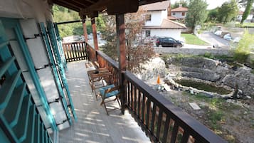 Basic-Dreibettzimmer | Terrasse/Patio
