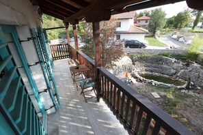 Basic Triple Room | Terrace/patio - Villa Salamander (Komen)