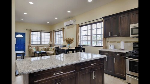 Cozy Townhome Near Fish Fry