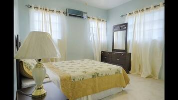 Nhà liên kế tiện nghi đơn giản, 2 phòng ngủ, bếp | Quang cảnh từ phòng