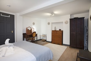 Apartment, 1 Double Bed, Non Smoking | In-room safe, iron/ironing board, free WiFi, bed sheets