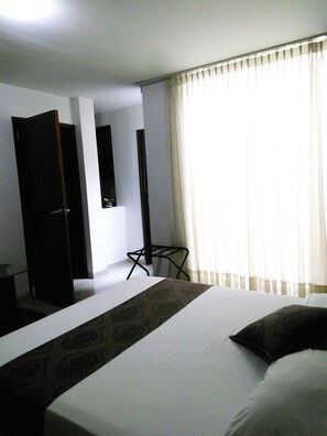 Appartement, 2 grands lits, non-fumeurs | Rideaux occultants, chambres insonorisées, Wi-Fi gratuit, draps fournis