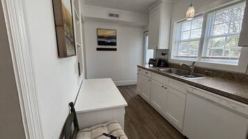 KylskÄp, mikrovÄgsugn, ugn och spishÀll