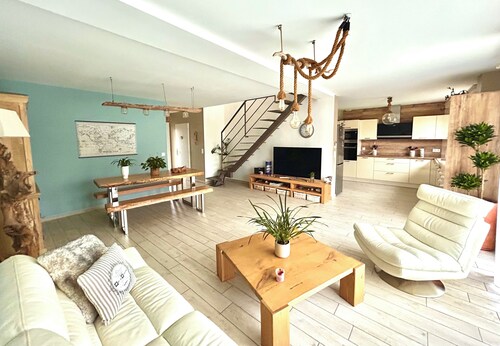 POOL & MEDITERRANEAN ELEGANCE