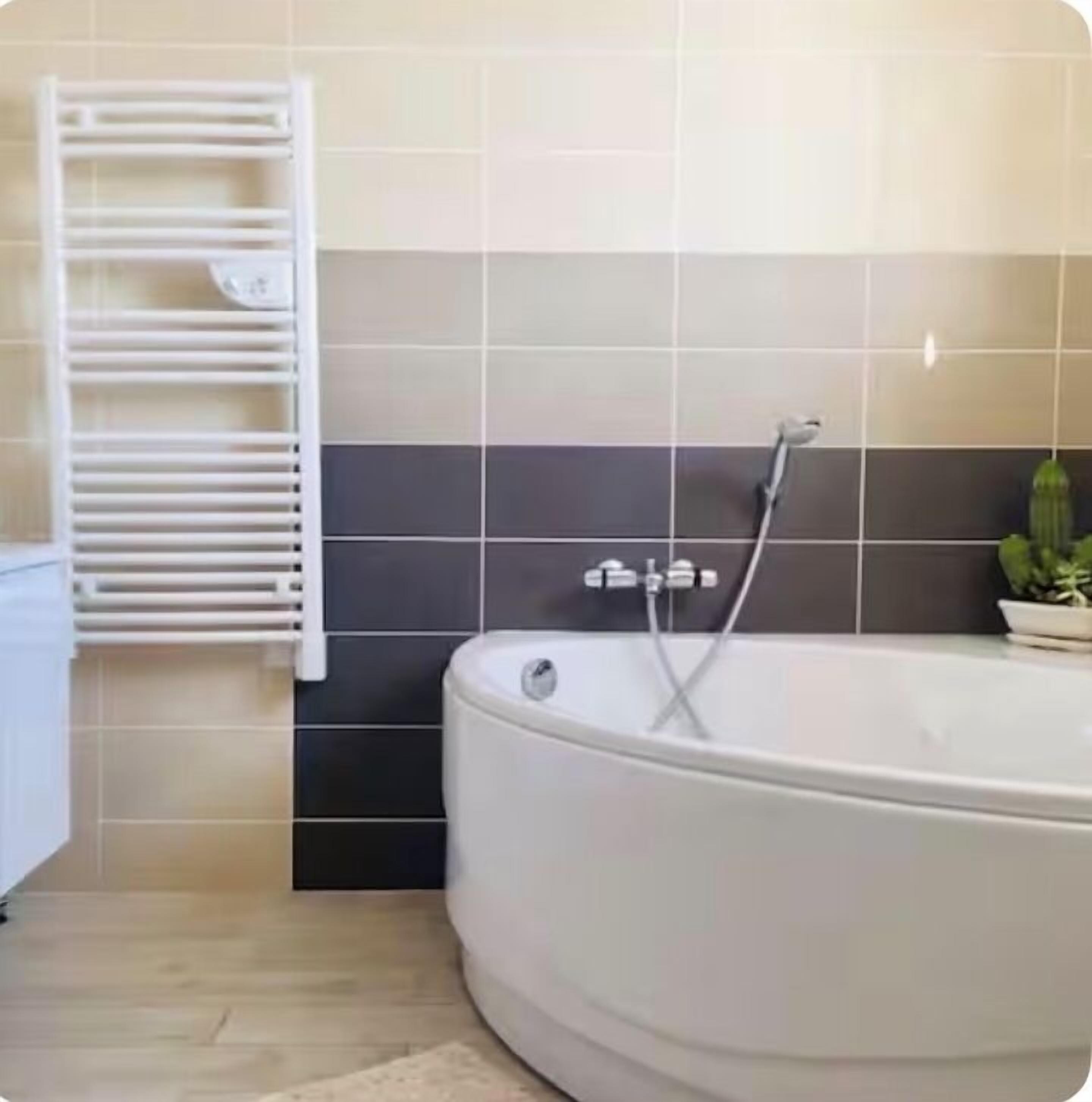 Bathtub, hair dryer, towels