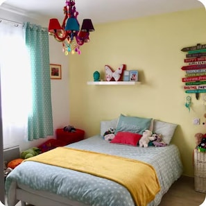 3 bedrooms, iron/ironing board, WiFi, bed sheets