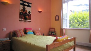 4 chambres, fer et planche à repasser, lit parapluie, Wi-Fi gratuit