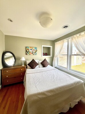 3 bedrooms, desk, iron/ironing board, travel crib