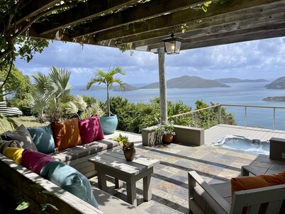 Stylish, Secluded, Hot Tub and Amazing Views