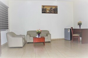 Executive suite | Woonruimte | Een televisie