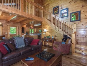 Smart TV, fireplace, video games, DVD player - Livin' the Good Life-Stunning Mtn Views 1.5 miles from Pkwy, Close to Dollywood (Pigeon Forge)