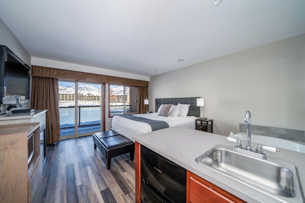 WiFi (無料)、ベッドシーツ