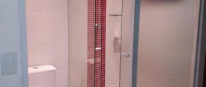 Design Suite, 1 Bedroom, Mountain View, Garden Area | Private spa tub