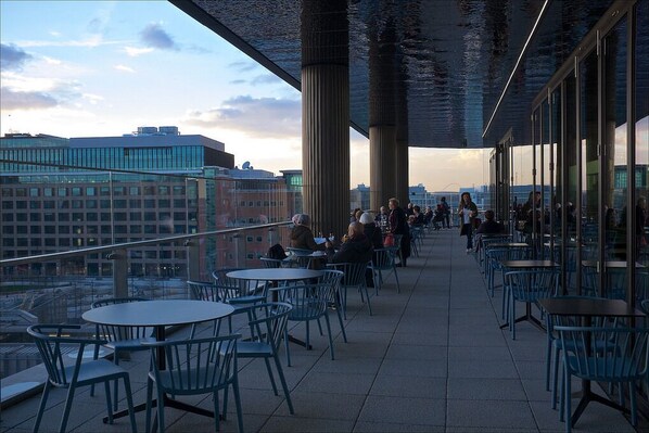 تناول الطعام بالخارج