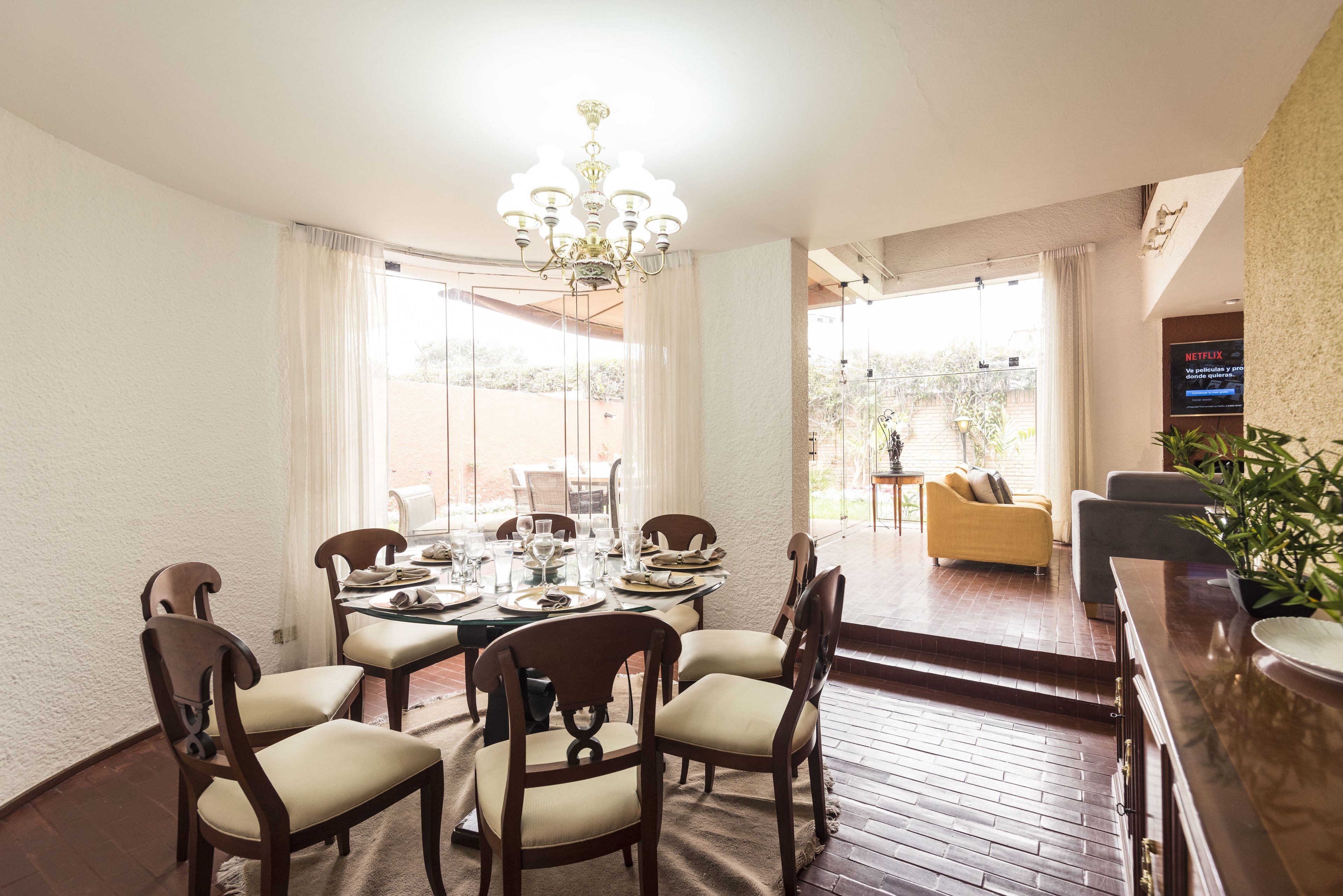 Family House, 5 Bedrooms, Non Smoking, Private Bathroom | In-room dining