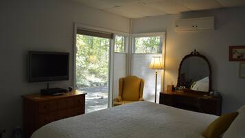 Habitació clàssica, 1 llit de matrimoni gran, no fumadors | Roba de llit d'alta qualitat i matalassos amb encoixinament addicional