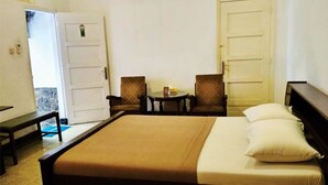 Habitación doble Deluxe | Escritorio, wifi gratis y ropa de cama 
