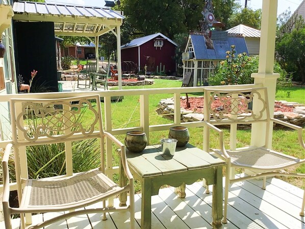 Ryann's Cottage | Garden view