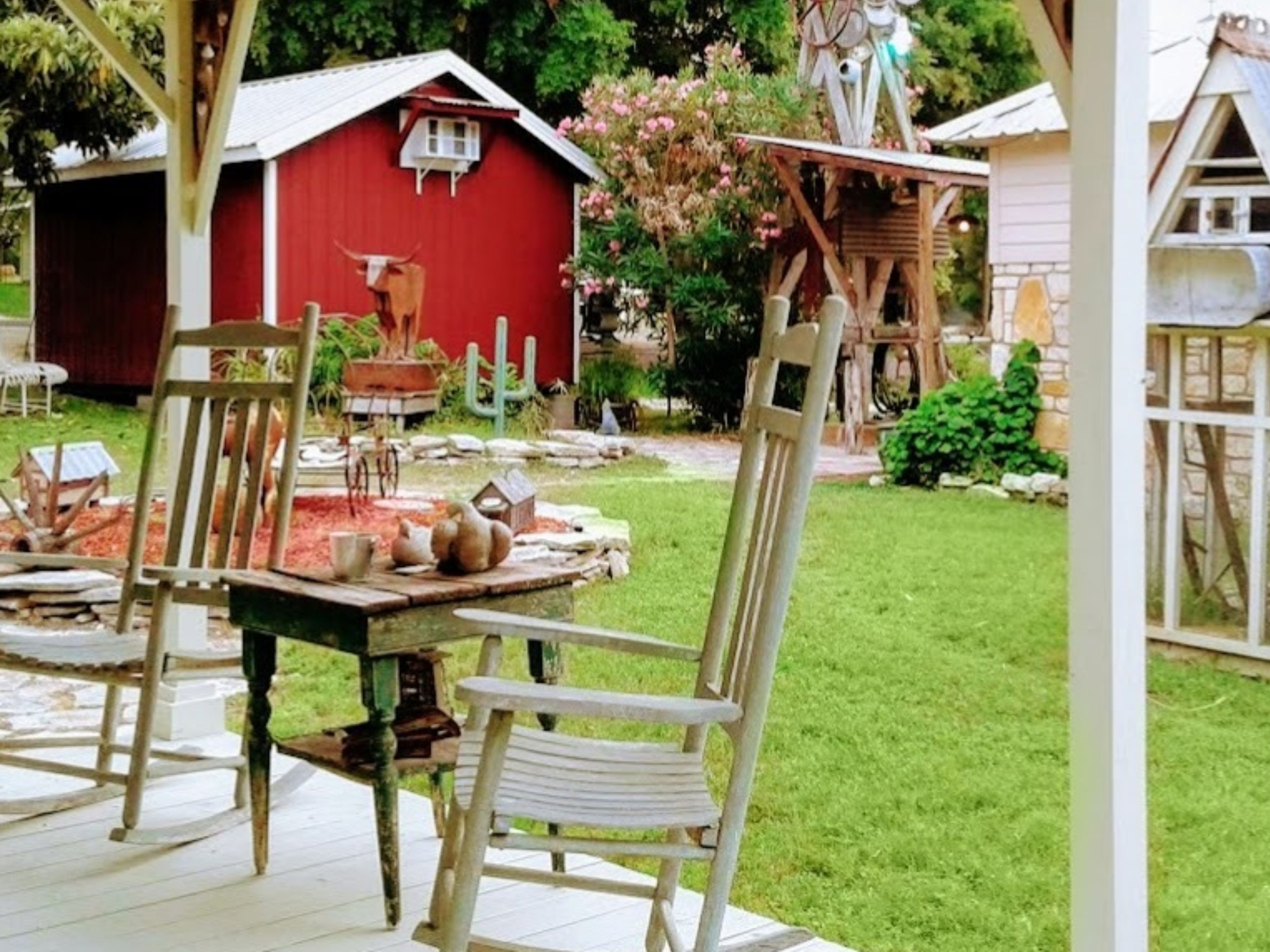 Chloe's Cottage | Courtyard view