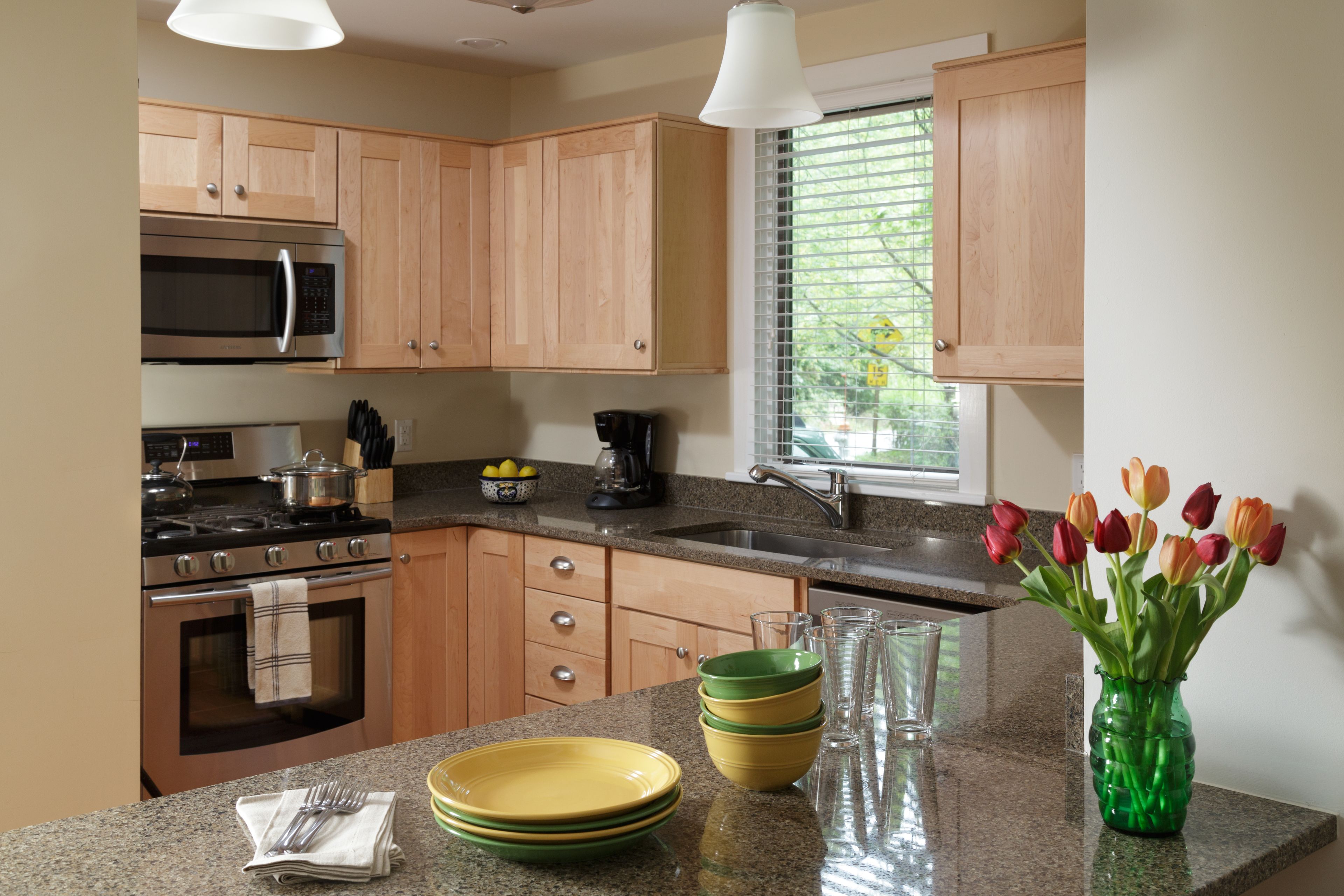 brookside | premium bedding, desk, free wifi, bed sheets