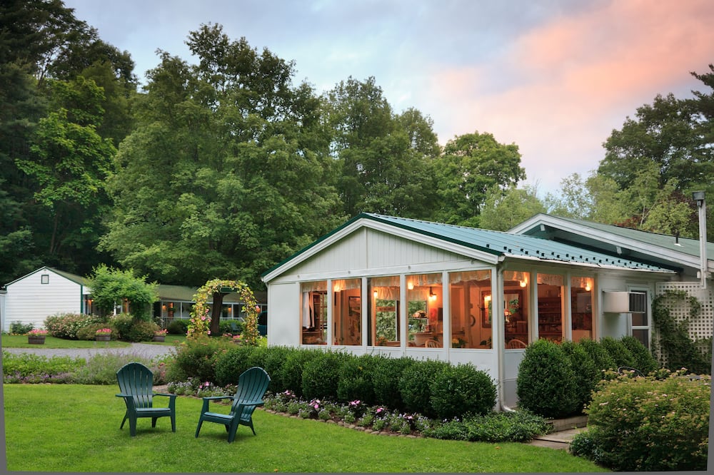 The Woodstock Inn on the Millstream