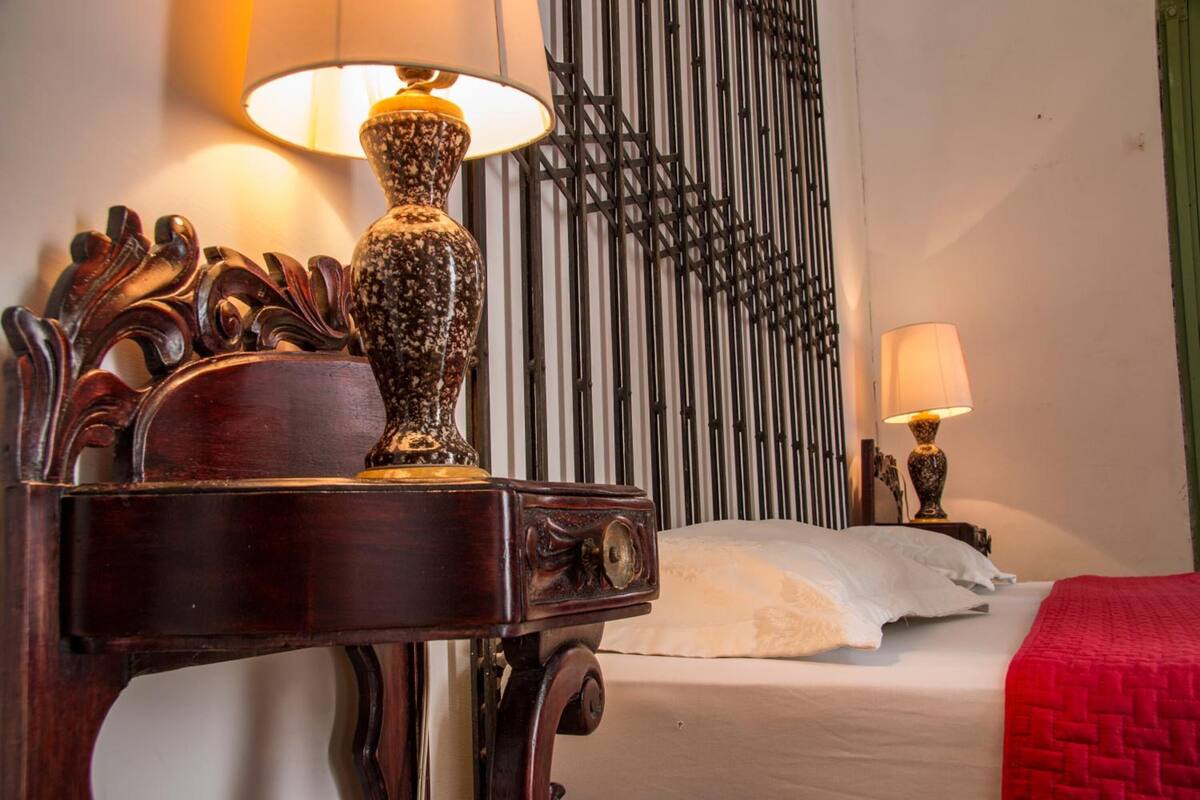 标准双人房 | 高档床上用品、羽绒被、客房内保险箱、遮光窗帘