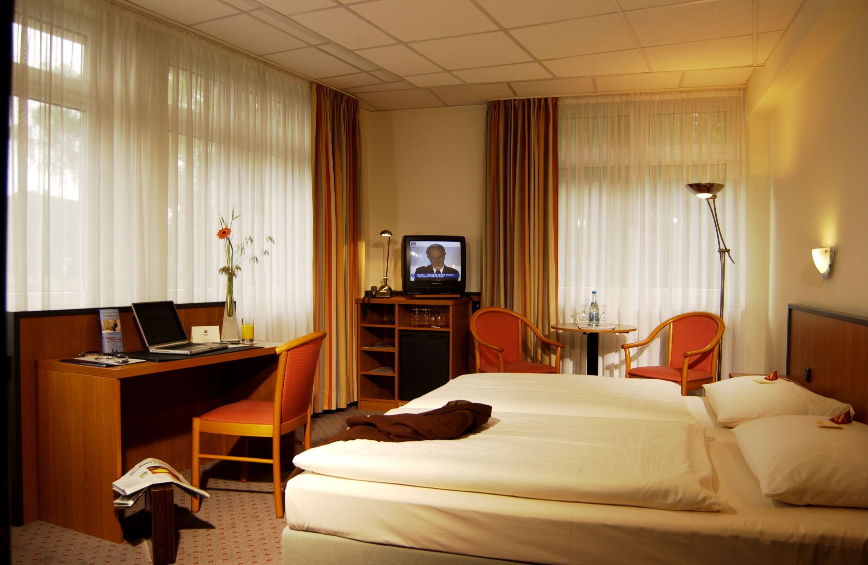 comfort double room, 1 double bed, non smoking | minibar, desk, free wifi, bed sheets