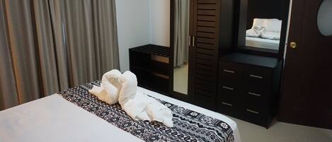 Casa, 1 habitación (HHK-19-1 ) | 1 dormitorio, cortinas opacas, tabla de planchar con plancha