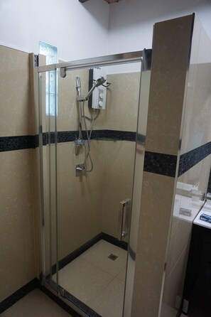 House, 1 Bedroom (HHK-19-1 ) | Bathroom | Shower, towels - One Bedroom House HHK-19-1 (Lautoka)