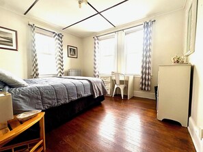 1 Schlafzimmer, Schreibtisch, Bügeleisen/Bügelbrett, Reisekinderbett