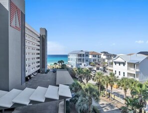 Exterior -  Great Family Vacation Spot located on the Beach (Destin)