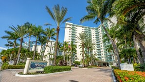 A hotel entrance with palm trees, a sign reading "The Tides 8901", and a "Welcome Valet Parking Only" sign. - 15K on the Ocean with Lateral Ocean Views (Hollywood)