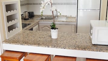 Frigorifero, microonde, forno, lavastoviglie