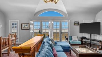 Smart TV, fireplace, DVD player, toys