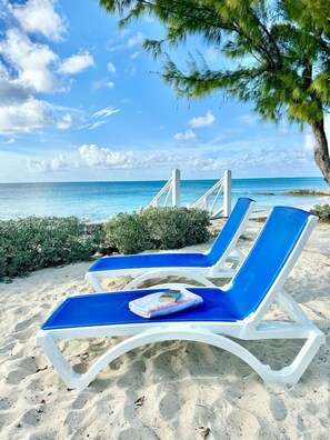 Beach nearby - Crabtree #2 - Beachfront Just Outside your Door! (Cockburn Town)