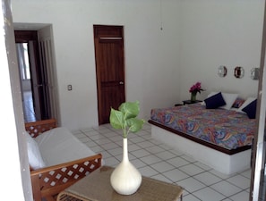 3 bedrooms, iron/ironing board, WiFi, bed sheets - Comfortable And Quiet Vacation Home (Ixtapa, Zihuatanejo)
