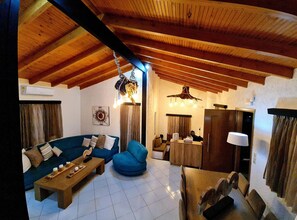 Televisión y chimenea 