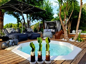 Tina de hidromasaje al aire libre