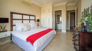 2 bedrooms, iron/ironing board, free WiFi, bed sheets - Beautiful spacious Apartment with stunning sea views and centrally located. (Durban North)