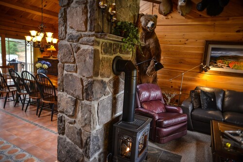 STUNNING LOG HOME Colgate Lake!!!! Kayaks & SUP Included! Very Private! 