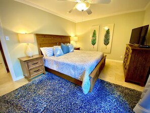 2 bedrooms, iron/ironing board, free WiFi, bed sheets - "The Sea Ray" 2 King Beds & Pickleball Court. Great Sunset Views with Boat Slip! (Lake Hamilton)