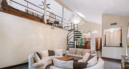 Exquisite house with loft.