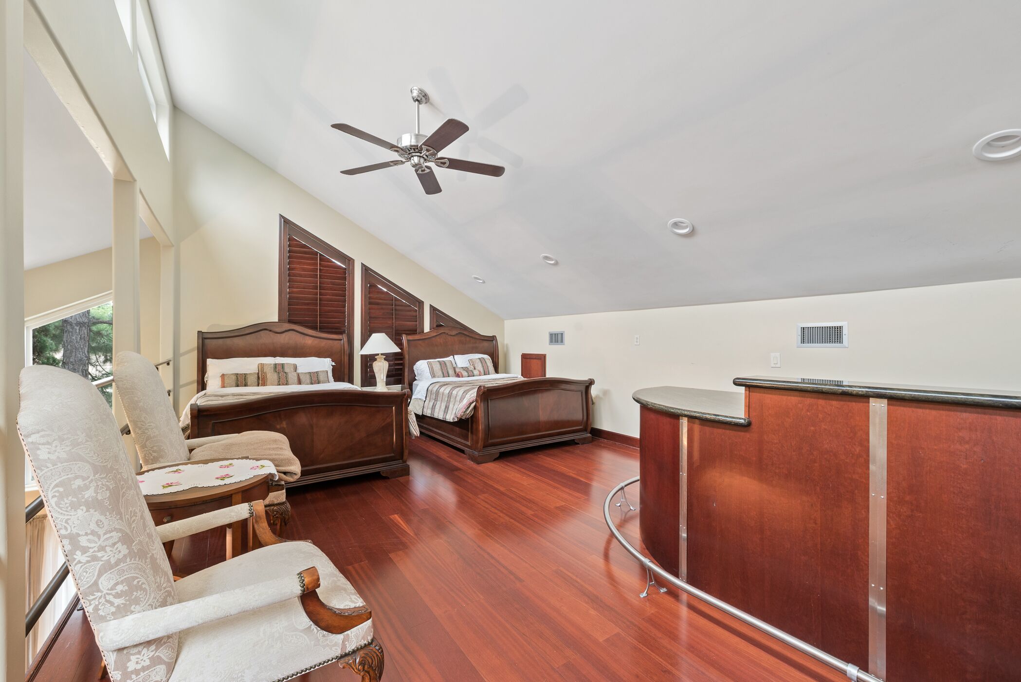 4 多间卧室、客房内保险箱、隔音、熨斗/熨衣板