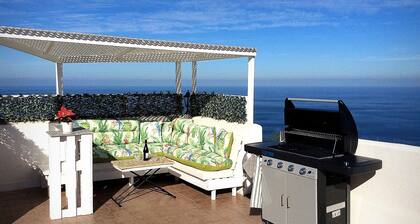 coquet studio vue imprenable sur mer et Teide, quartier tranquille.