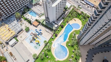 Een verwarmd zwembad