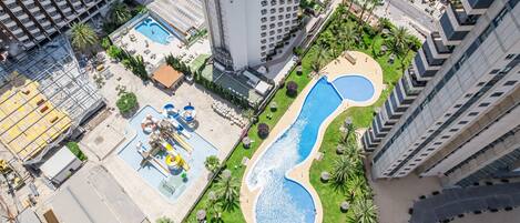 Een verwarmd zwembad