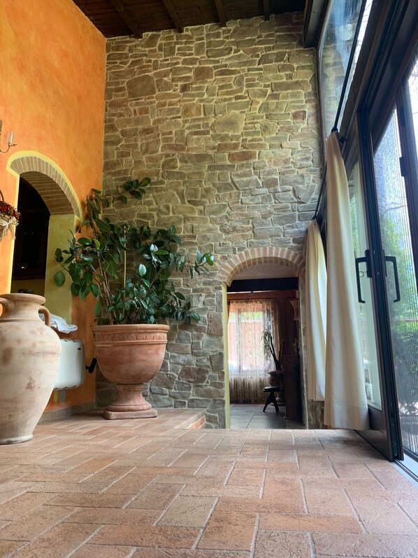 المنشأة من الداخل