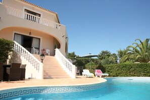 Pool - Villa in peaceful location, superb views, pool, garden, mini golf and ping pong (Picota)